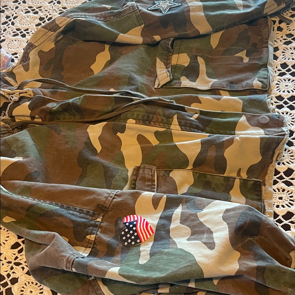 Forever 21 Women's Camouflage Utility Jacket with Star Patches - Green/Brown - Picture 4 of 6